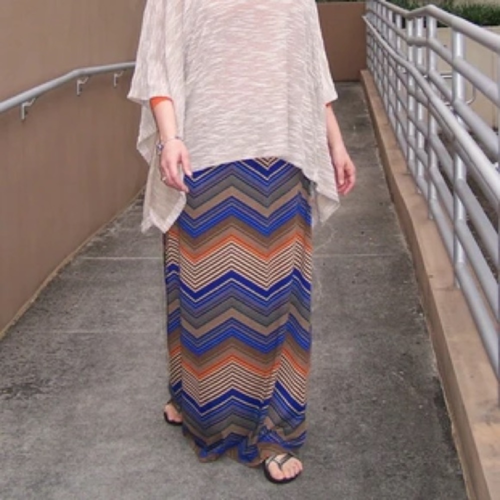 Zig zag Maxi skirt - Picture 2 of 3